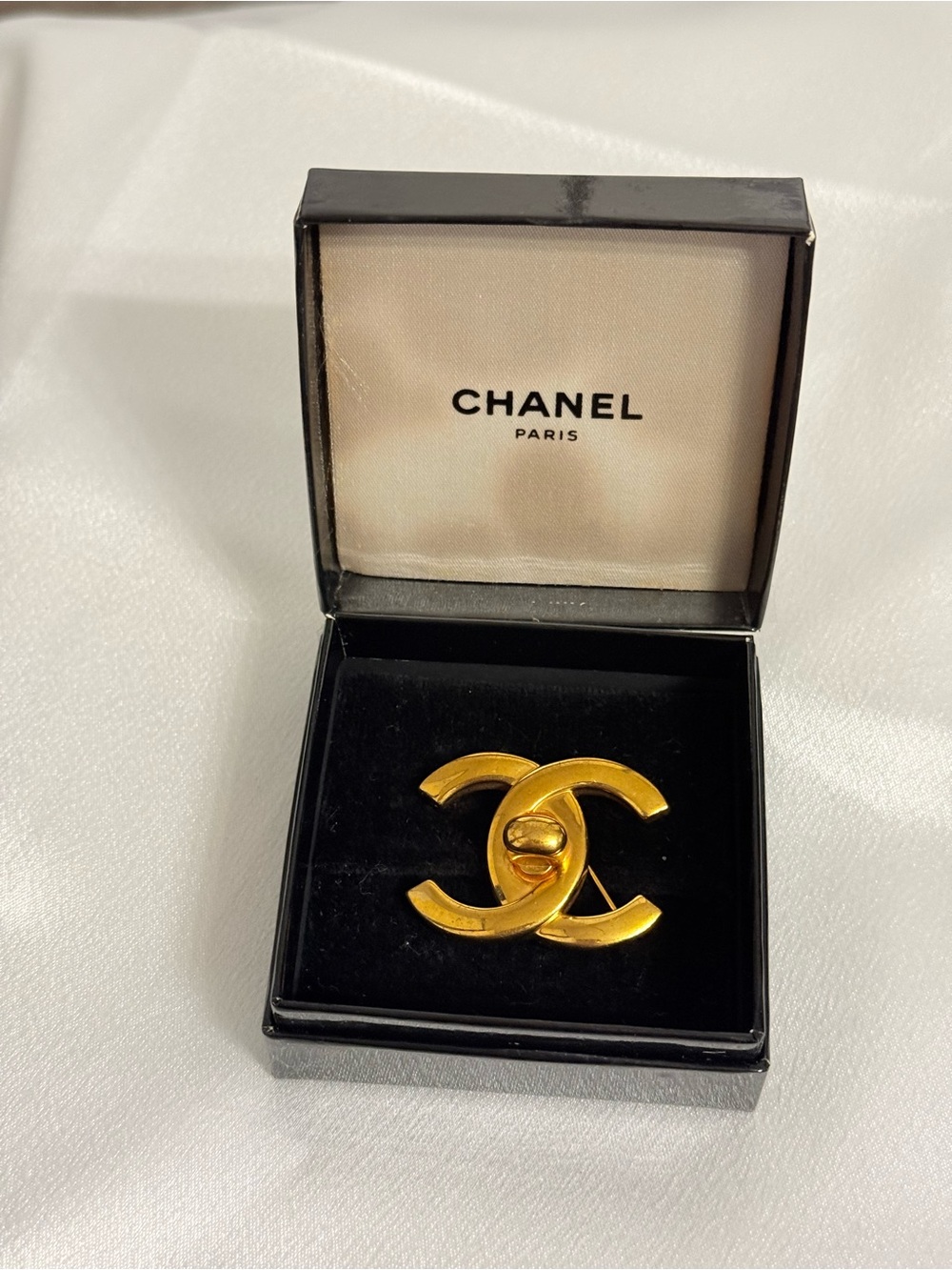 Chanel Vintage Gold CC Turnlock Brooch
